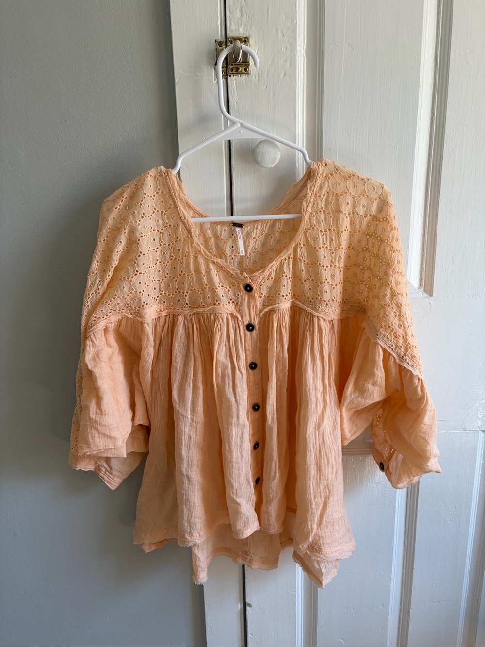 Free People eyelet peach peasant button down top xs perfect condition